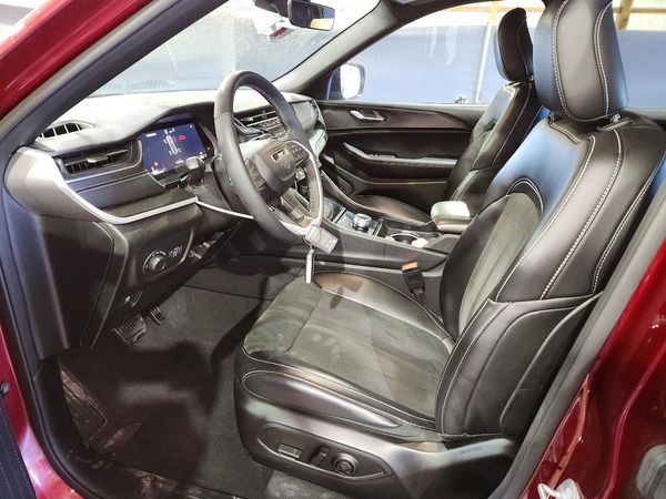 2025 JEEP GRAND CHEROKEE Laredo, Altitude