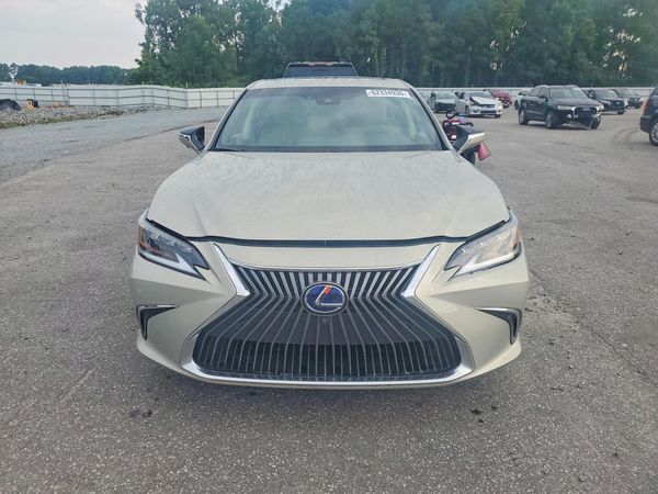 2020 LEXUS ES 300h Ultra Luxury