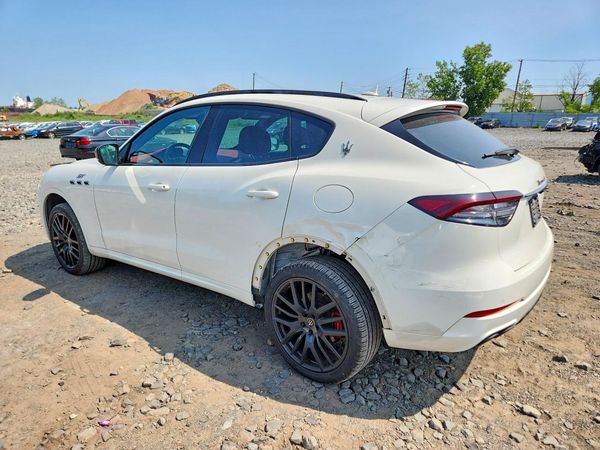 2022 MASERATI LEVANTE BASE/GT