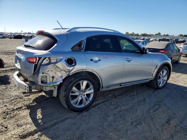 2016 INFINITI QX70