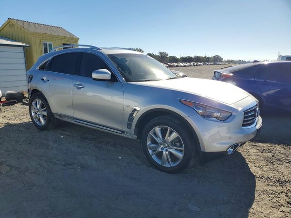 2016 INFINITI QX70