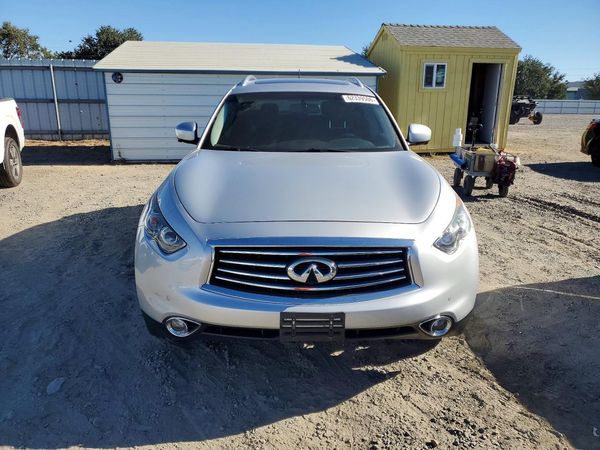 2016 INFINITI QX70