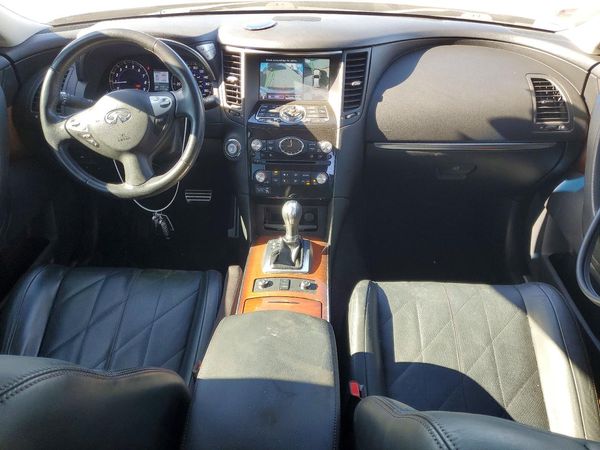 2016 INFINITI QX70