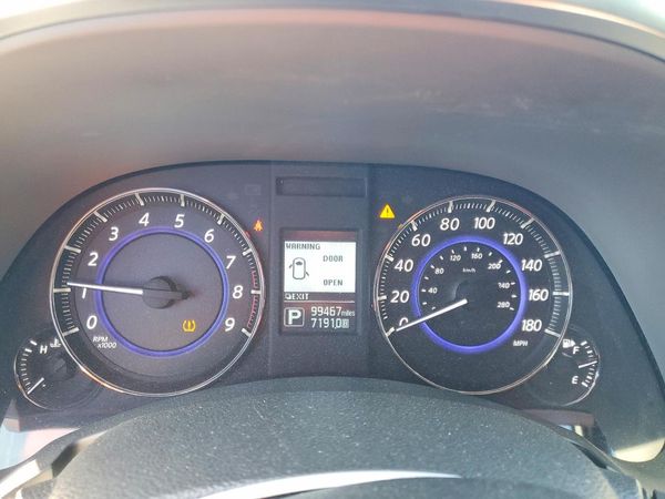 2016 INFINITI QX70
