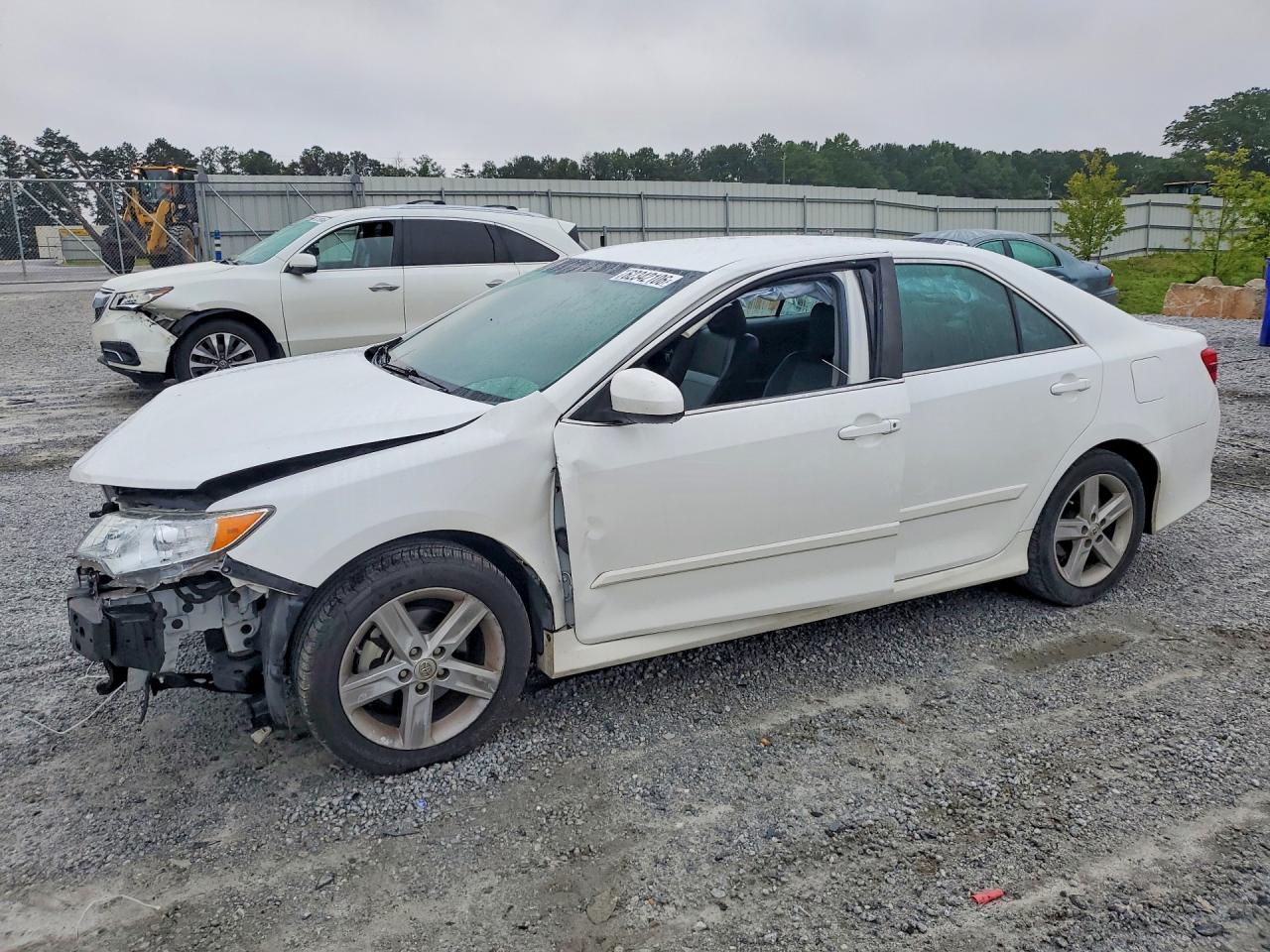 2014 TOYOTA CAMRY