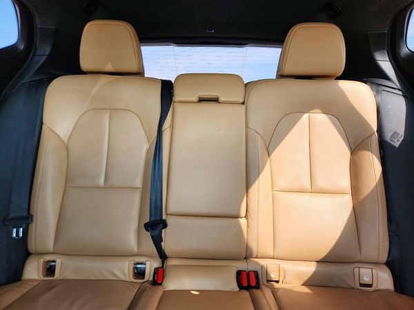 2020 VOLVO XC40 Momentum