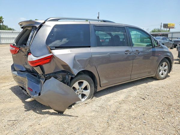 2015 TOYOTA SIENNA