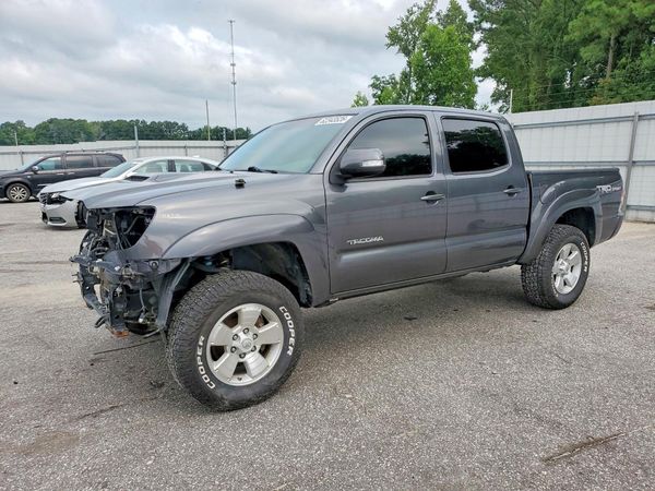 2015 TOYOTA TACOMA Delux Grade