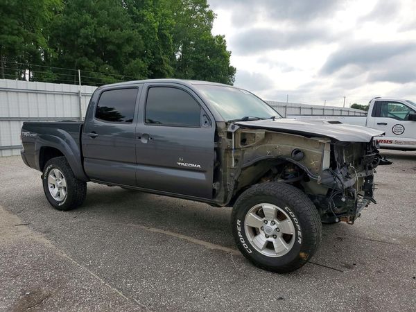 2015 TOYOTA TACOMA Delux Grade