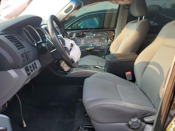 2015 TOYOTA TACOMA Delux Grade