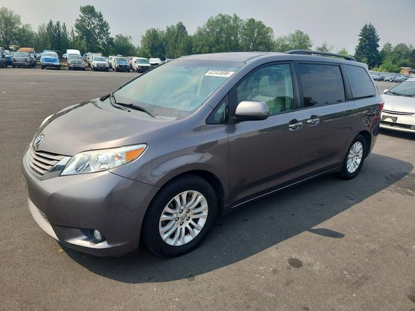 2015 TOYOTA SIENNA