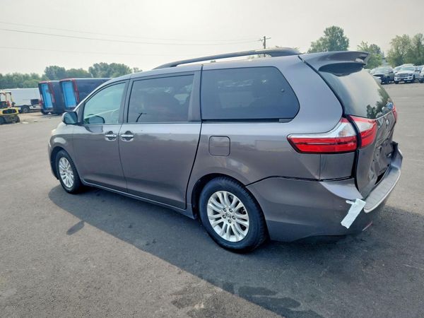 2015 TOYOTA SIENNA