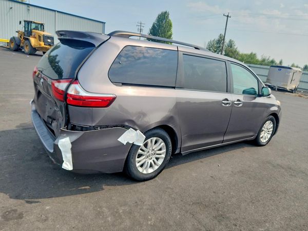 2015 TOYOTA SIENNA