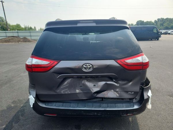 2015 TOYOTA SIENNA