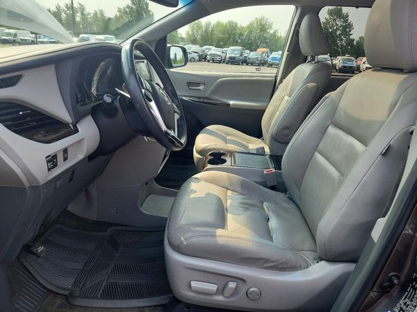 2015 TOYOTA SIENNA
