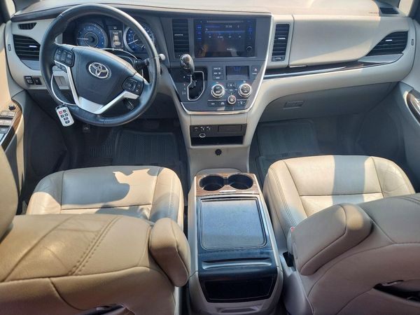 2015 TOYOTA SIENNA
