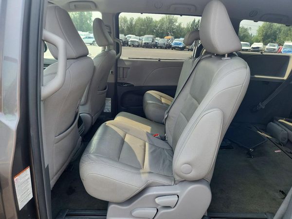 2015 TOYOTA SIENNA