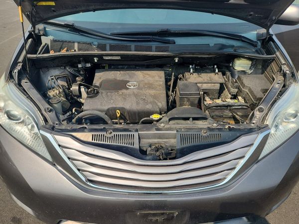 2015 TOYOTA SIENNA
