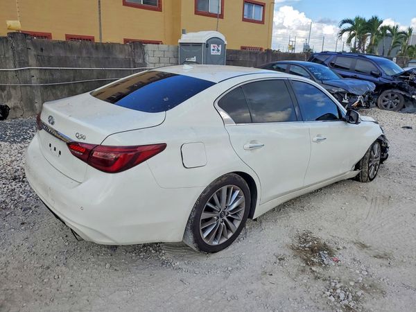 2021 INFINITI Q50 LUXE