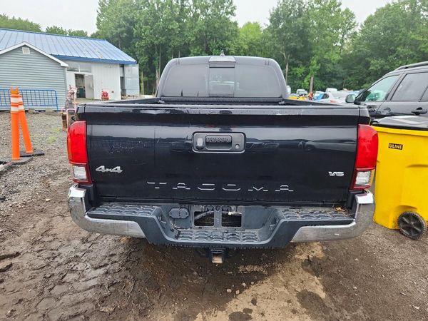 2022 TOYOTA TACOMA SR5