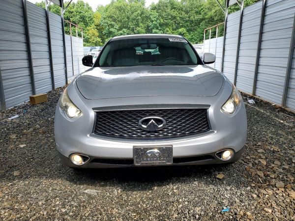 2017 INFINITI QX70