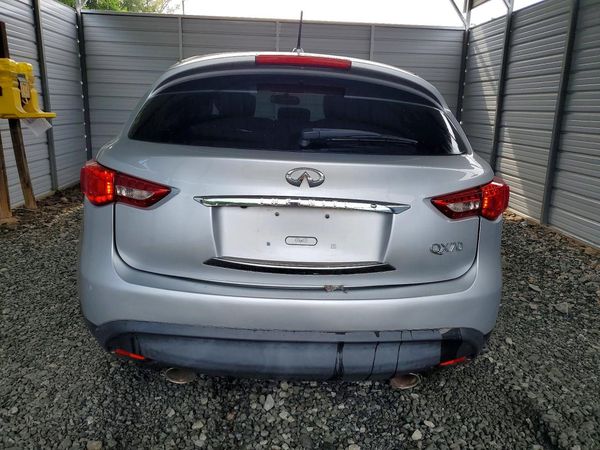 2017 INFINITI QX70