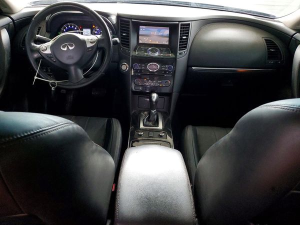 2017 INFINITI QX70
