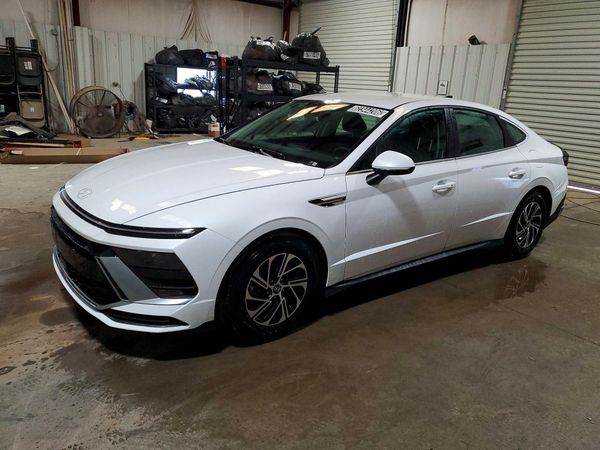 2026 HYUNDAI SONATA Blue — Front 3/4