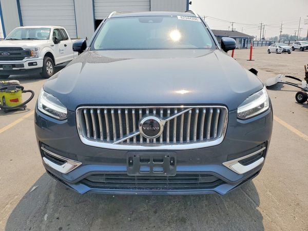 2022 VOLVO XC90