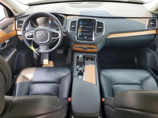2022 VOLVO XC90