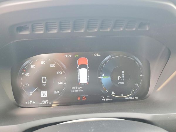 2022 VOLVO XC90