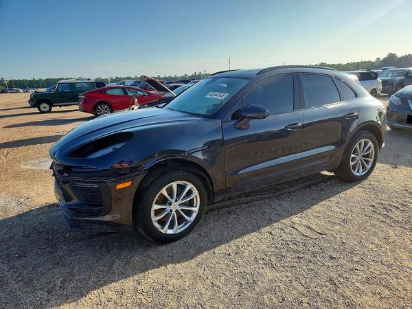 2024 PORSCHE MACAN