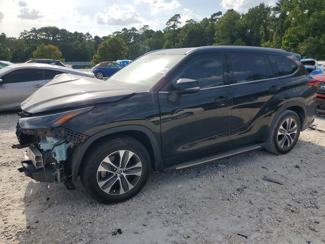 2022 TOYOTA HIGHLANDER XLE