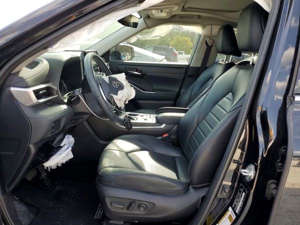 2022 TOYOTA HIGHLANDER XLE