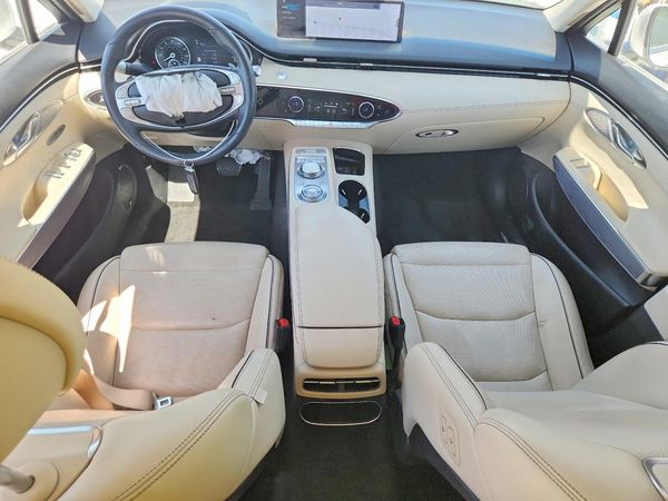 2023 GENESIS GV70