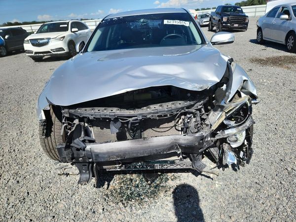 2015 INFINITI Q50