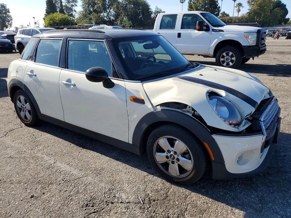 2015 MINI COOPER — Passenger 3/4