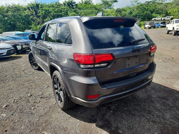 2019 JEEP GRAND CHEROKEE LAREDO 4X2