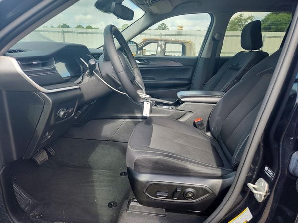 2023 JEEP GRAND CHEROKEE LAREDO 4X4