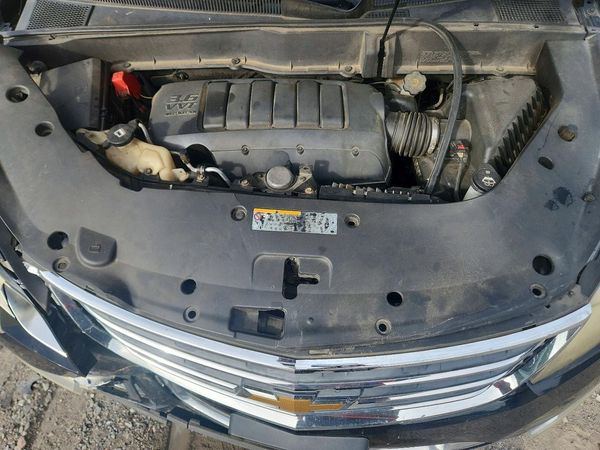 2013 CHEVROLET TRAVERSE 2LT — Engine bay