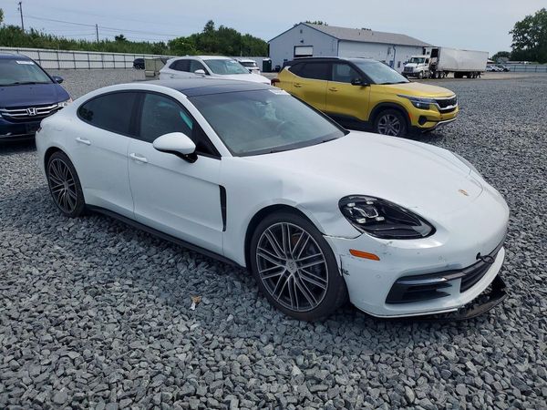 2018 PORSCHE PANAMERA Base / 4