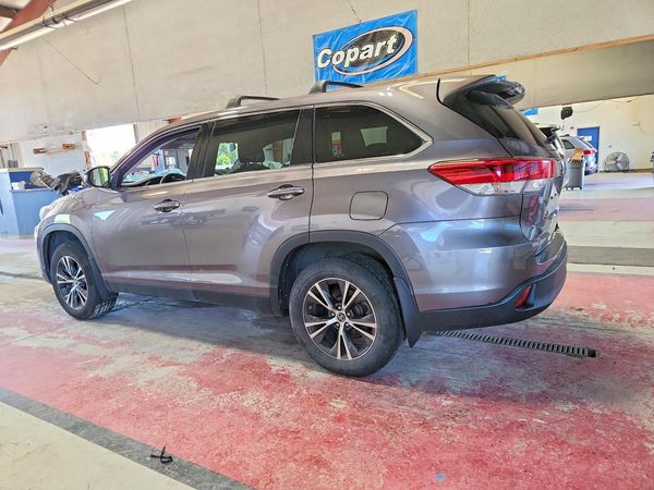 2019 TOYOTA HIGHLANDER LE/LE Plus