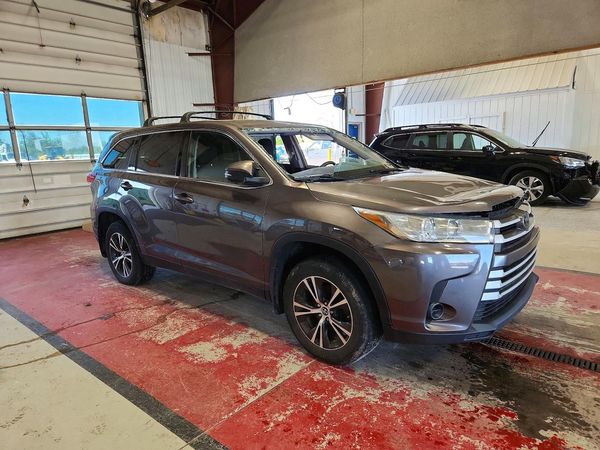 2019 TOYOTA HIGHLANDER LE/LE Plus