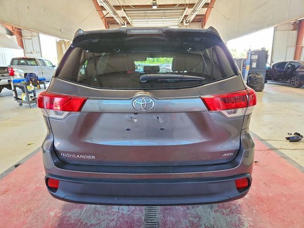 2019 TOYOTA HIGHLANDER LE/LE Plus