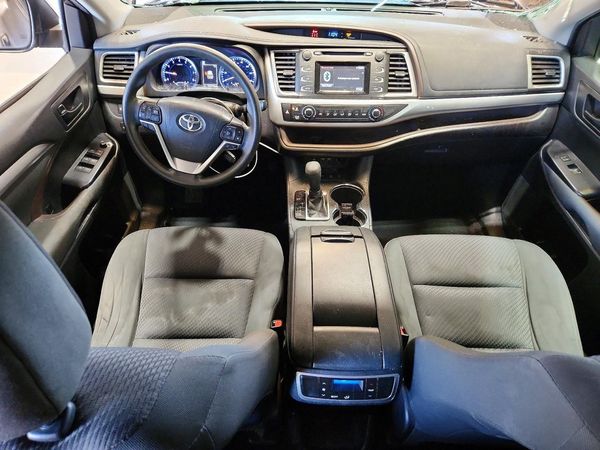 2019 TOYOTA HIGHLANDER LE/LE Plus
