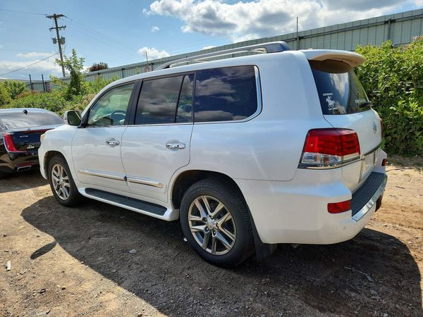 2013 LEXUS LX 570