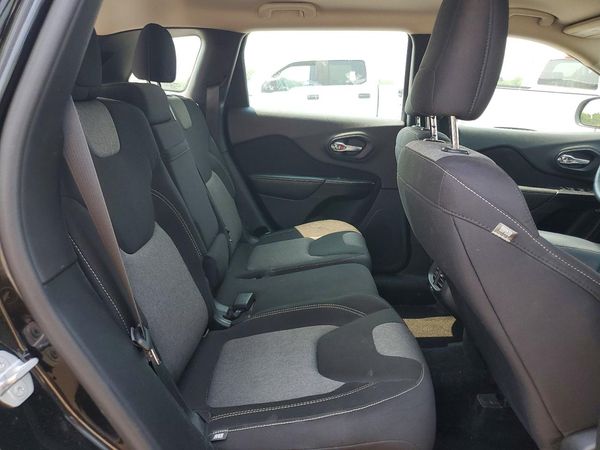 2015 JEEP CHEROKEE SPORT 4X4