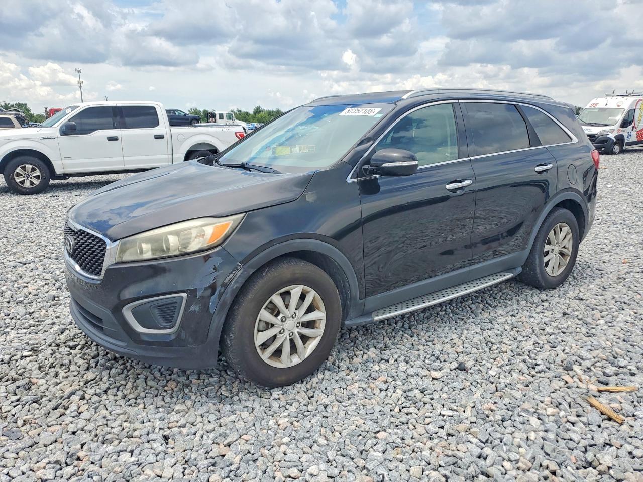 2016 KIA SORENTO L / LX