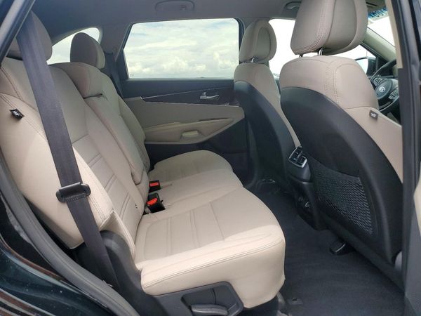 2016 KIA SORENTO L / LX