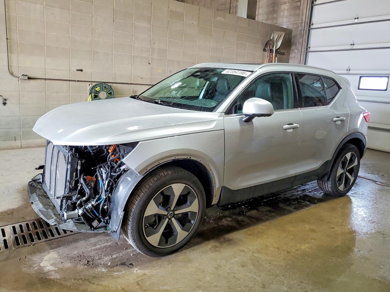 2025 VOLVO XC40 Plus Bright
